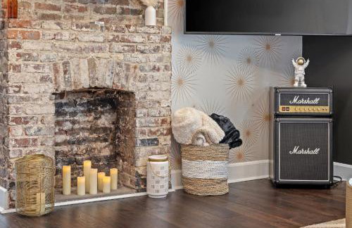 Space Cowboy - Huge yard, Firepit, close2downtown - Foto 26