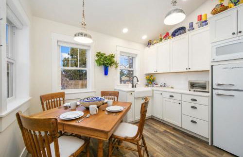 City Park Bungalow Pet Friendly with Dog Run - Photo 3