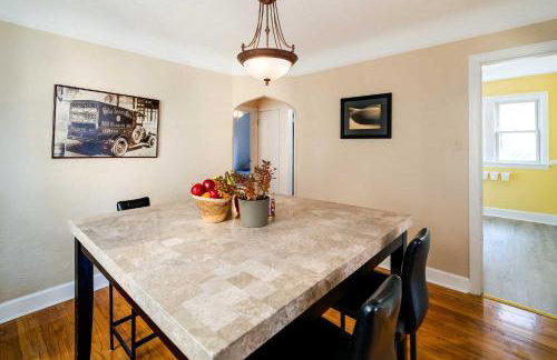 Ferndale Apartment with Yard - Near the Detroit Zoo! - Foto 7