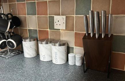 Peaceful 2-Bed Bungalow with Garden & Parking in Bramley Village, Rotherham - Foto 19