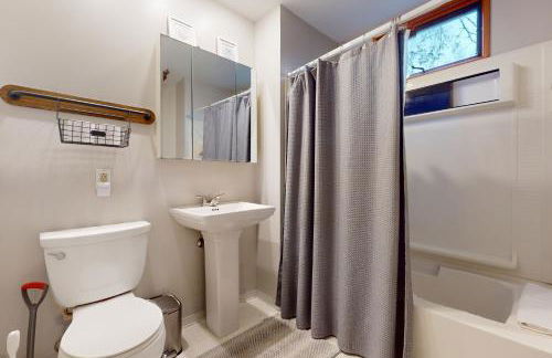 Four Bedrooms & a Beach - Photo 18