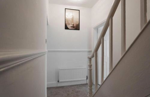 Liverpool Luxe Retreat 3 Bedroom House Next to Everton Stadium - Photo 31