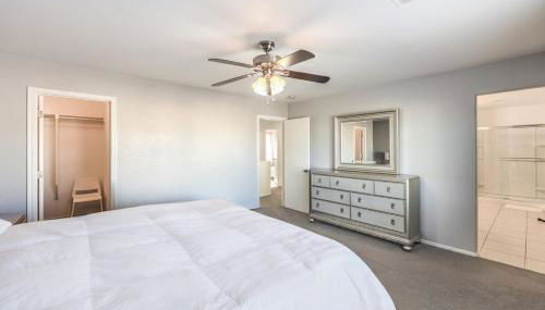 Spacious 5BR Modern Luxury Villa in Vegas - Foto 3