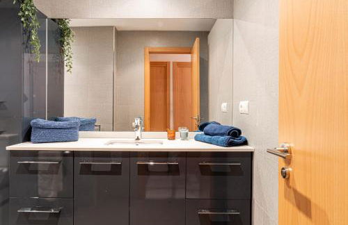 "Charm & Cozy 4BR - 3BA with Pool & Barbecue" - Photo 20