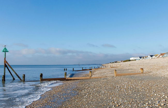 Two Bed Seafront Escape in East Wittering - Photo 24