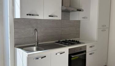 Modern 1st floor apartment with balcony - Casa Berto - Foto 2, stove
