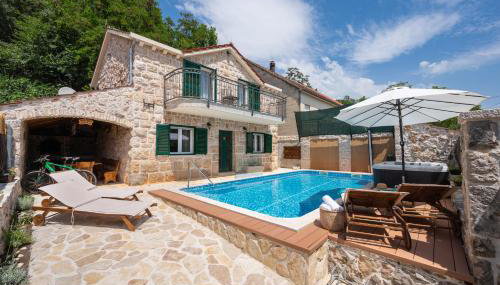Villa Old House I Hot tub and pool, near Imotski - Foto 2, sunbed