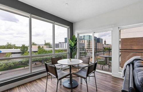 Gorgeous Central City 2BD 2BA - Foto 10