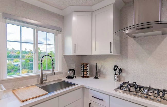 Stunning LA Luxury Retreat: Ideal for Work or Play - Foto 14