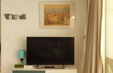 VUE EPOUSTOUFLANTE SUR BANDOL & LA MER 2 pièces, piscine tout confort 4 étoiles, très calme, terrasse spacieuse sans vis à vis, parking privé résidence standing - Foto 11