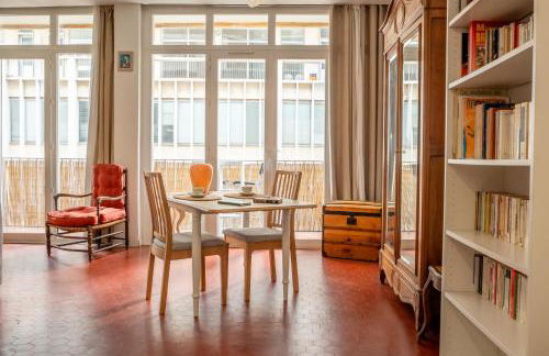 Escapade entre ville et mer, terrasse ensoleillée - Foto 1