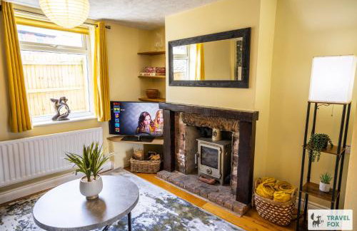 Smithy Bank Cottage - with free parking! - Photo 46