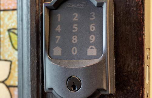 Bright & Spacious 3BR, Mins from Downtown, Easy to Gillette, Parking - Foto 42