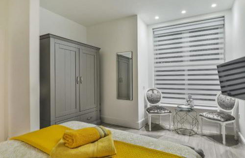 The Apartment - Ground Floor - Luxury for up to 4 guests near Open Air Theatre and North Bay - Foto 16