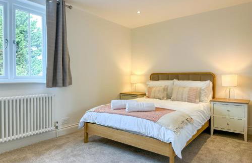 Modern Canterbury 3 Bedroom Townhouse - Pets Welcome & Free Parking - Foto 13