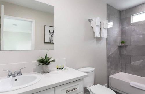 Modern 4BR Stay Premium Beds & Full Kitchen - Foto 55