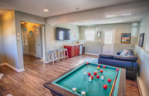 Gorgeous beach house with large pool & private beach, just 3 blocks away!! - Foto 37