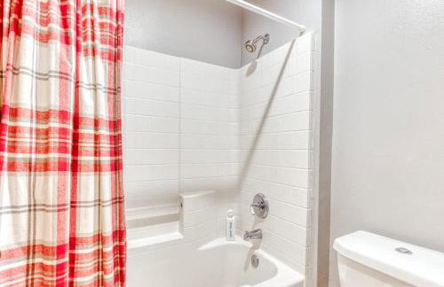 Lazy Bear Lodge · Spacious 6BR Lodge with Chef's Kitchen, Hot Tub, Golf Views and more - Foto 36