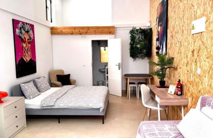 Soho Boho Apartments - with sunny rooftop terrace and fiber optic internet - Photo 5