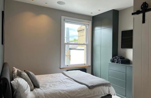 Convenient Clapham Junction Flat - Photo 4