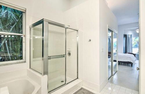 Poolside Paradise with Lake Views in Miramar! - Foto 15