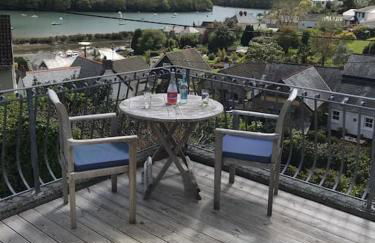 Stunning River Views, Tranquil Split-Level House, Private Garden & Parking - Foto 27