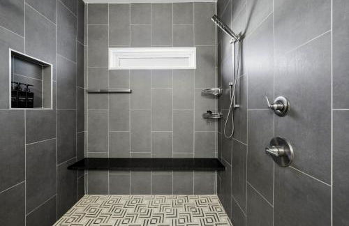 4BR Urban Oasis with Rooftop and Jacuzzi - Foto 19