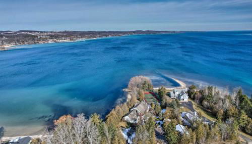 2 Living Areas, Tennis! Waterfront Suttons Bay Gem - Foto 3