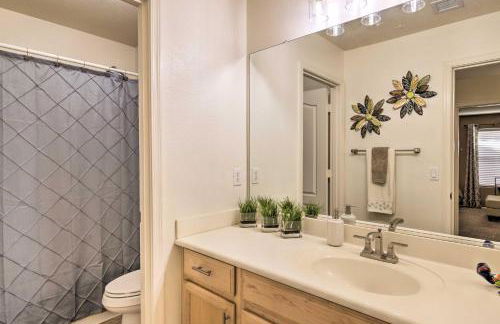 Chic Maricopa Getaway with Outdoor Oasis and Pool - Foto 23