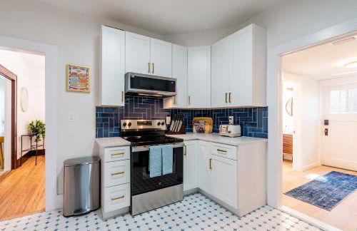 Sanctuary on 3rd - Walk to UF , Parking , Grill - Photo 3