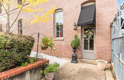 Train Depot - 2 Bed, 1 & Half Bath, Heart of Downtown, Washer & Dryer - Foto 16