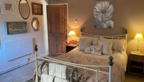 Gingerbread Cottage - Photo 2, towels, wardrobe