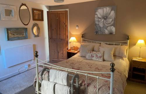 Gingerbread Cottage - Photo 2