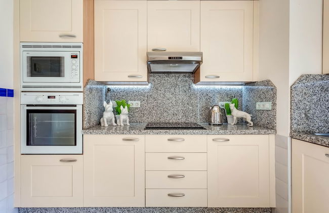 YOLO Spaces – Sotogrande Marina Boutique Apartment - Foto 9