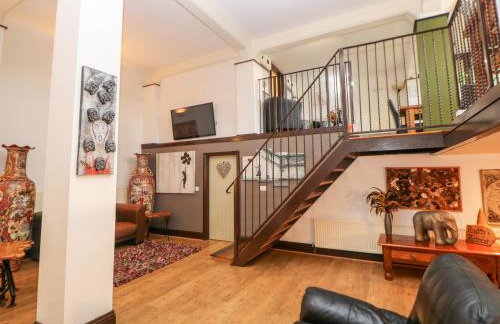 Cambridge Lodge - Photo 6