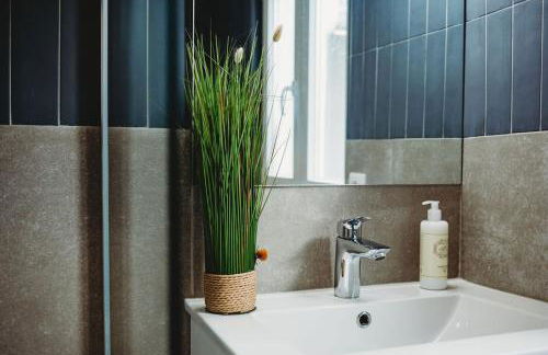 Artist’s corner in central Caldas - Photo 26