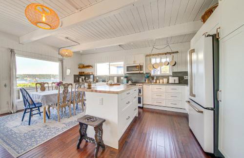 Sun-Soaked Sandy Point Haven with Beach Access! - Foto 4