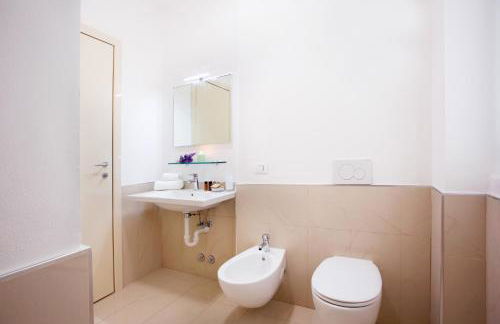 Sala Comacina Residence Apartment 5 - Sleeps up to 10 by Italian Apartments - Foto 32