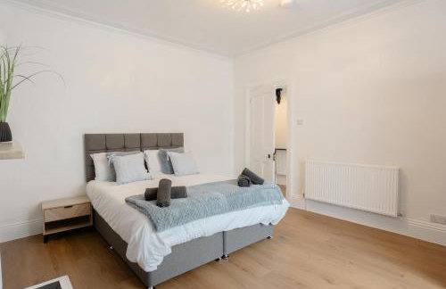 4-Bedroom Coastal Getaway in Pembroke Dock - Foto 24