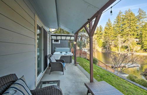 The Peacock House - Waterfront Home with Hot Tub! - Foto 8