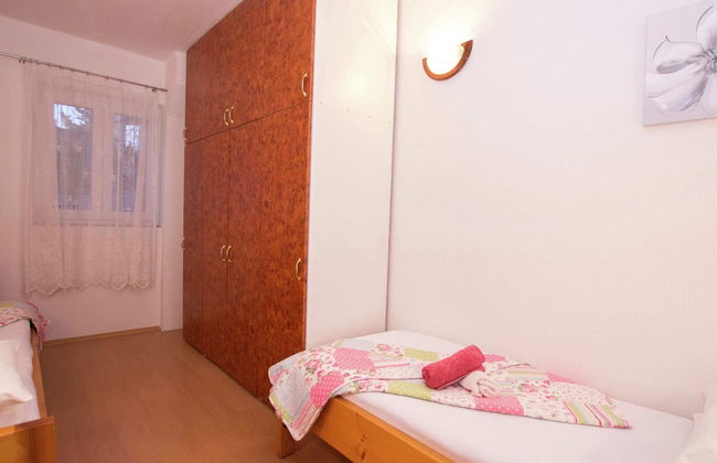 Holiday Apartment With a Private Terrace & Hot Tub, Near the Beach - Foto 2