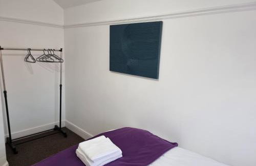 Entire 3 bedroom home with Parking in Welling, London, UK - Photo 26