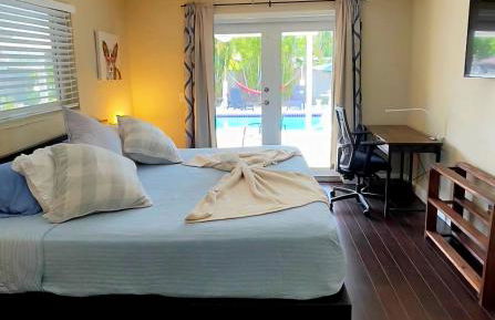 Heated Pool Private Duplex House, BBQ, Parking, WiFi - Foto 2