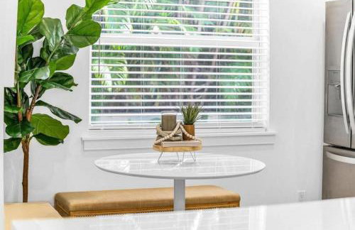 Lux Beachside 2nd Floor Condo 4 Steps to the Beach! - Foto 23