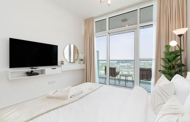 Neat Studio at Carson C - Photo 3