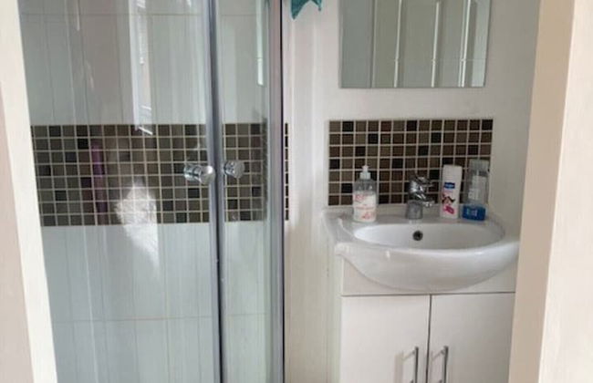 5-bed Town House in Newport - Photo 7