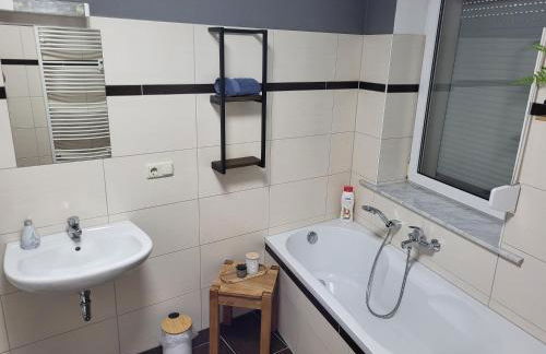 2 Raum Wohnung im 1OG mit Terrasse und AC - Foto 11