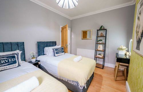 3BR 2Bath Home with Hot Tub Games Room By Stadium with Fast WiFi & Free Parking - Foto 52