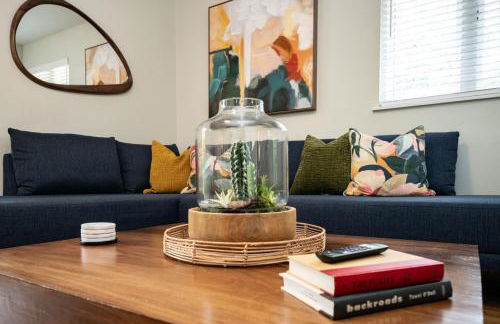 Downtown Bryan Treehouse Hot Tub and Peaceful Escape - Photo 10