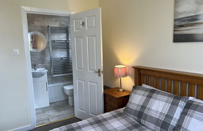 3 Bedroom Bungalow Moelfre- Private Garden,parking - Photo 2